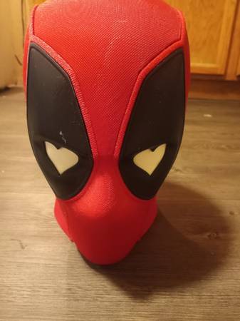 3D printed Deadpool popcorn bucket 1