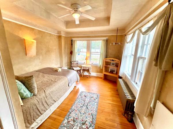 $630 / 1br - DOWNTOWN ASHEVILLE: Gorgeous Retreat Rooms by the week or month (Downtown Asheville)64029205574275123