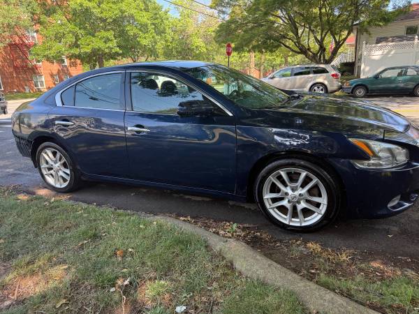 2013 Nissan Maxima funciona excelente y se ve hermoso - $2,400 (Staten island)63654718013571123
