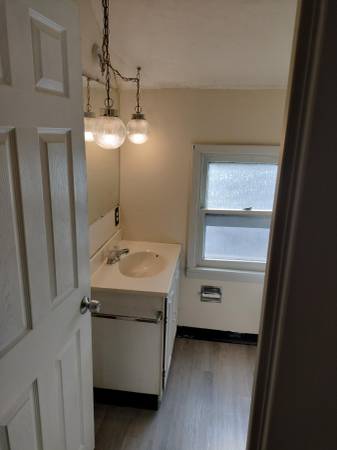 $900 / 2br - 900ft2 - Apartment for Rent-111 Weyand Upper (Buffalo)63925203254787120