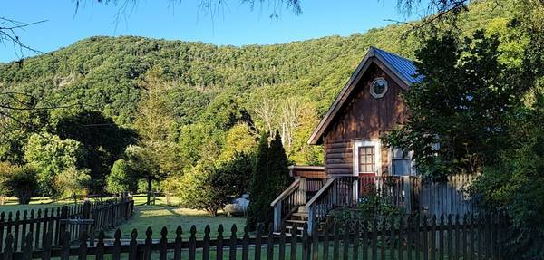 $1,000 / 600ft2 - Guest Cabin for Rent (Cullowhee)64029373086466120