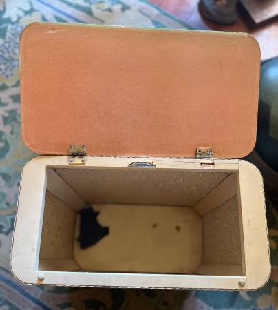 Vintage Wicker Clothes Hamper 1950-60 era - $10 (Vancouver Downtown)63471264104323124