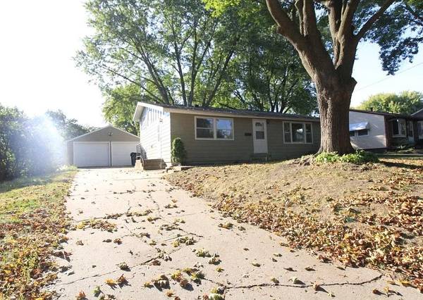 3BR/1BA Split-Level Home in NE Cedar Rapids 1