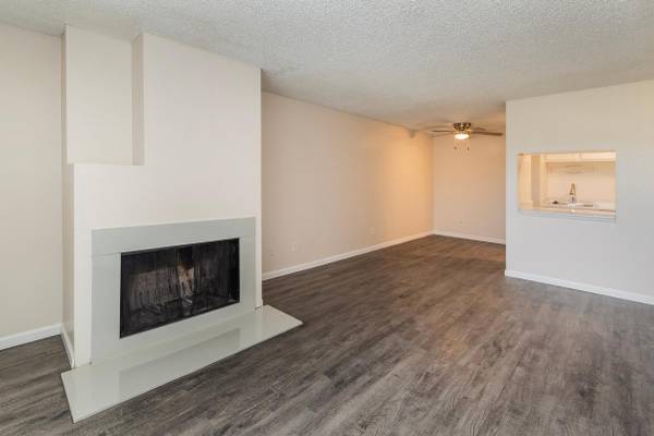 $895 / 1br - 600ft2 - Fully Equipped Kitchen, Fireplaces Available In Select Units63658179574915124