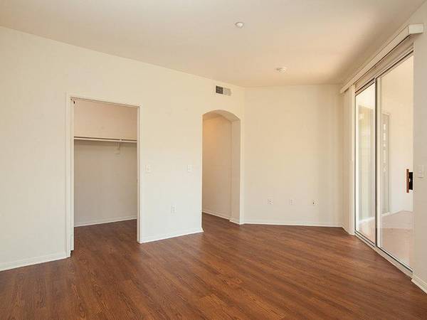 $3,095 / 2br - 1078ft2 - Armarios blancos con encimeras mejoradas, centro de negocios (Encinitas)63663752589953124