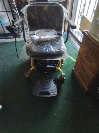 Silla de ruedas eléctrica dorada - $900 (Dayton)63470293364481122