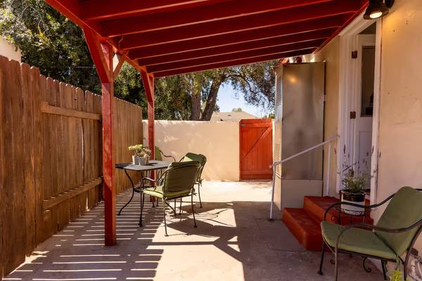 $2,700 / 1br - Coastal Bungalow 1bd/1bd available short-term available September 12! (Ventura (The Avenue))63800689994113120