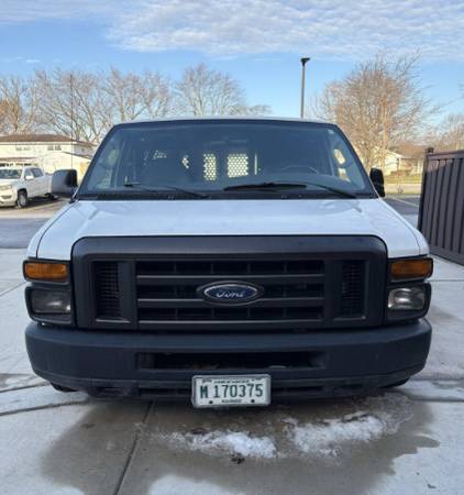 2008 Ford E-150 - Photo 2