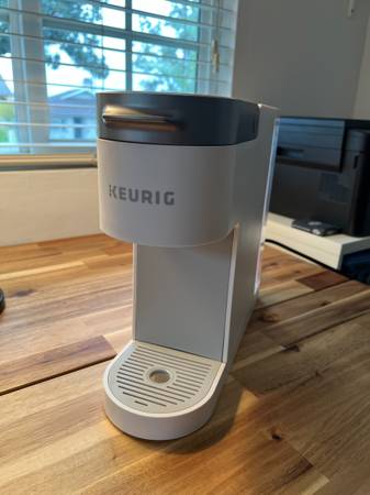 Keurig K Slim Single Serve K-Cup Pod Coffee Maker - White 1