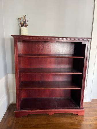 Mantle-like bookshelf 1