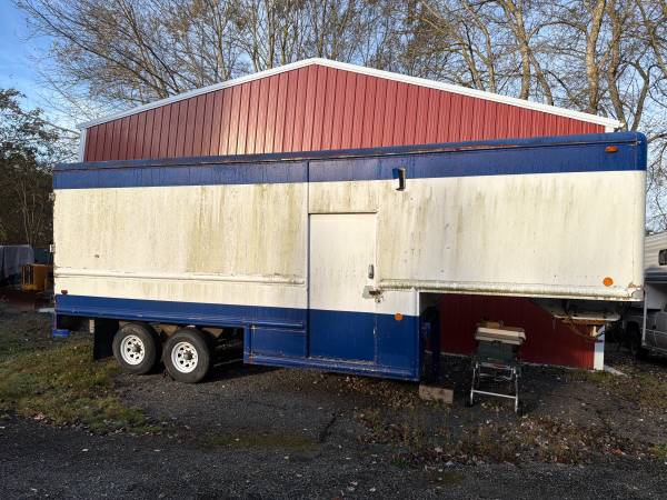 Grumman Olson gooseneck cargo trailer 1