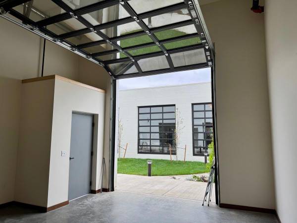 $1,770 / 1br - 647ft2 - AC, Stainless Steel Appliances, High Ceilings, Wood Laminate Flooring (Kern)63831398022403120