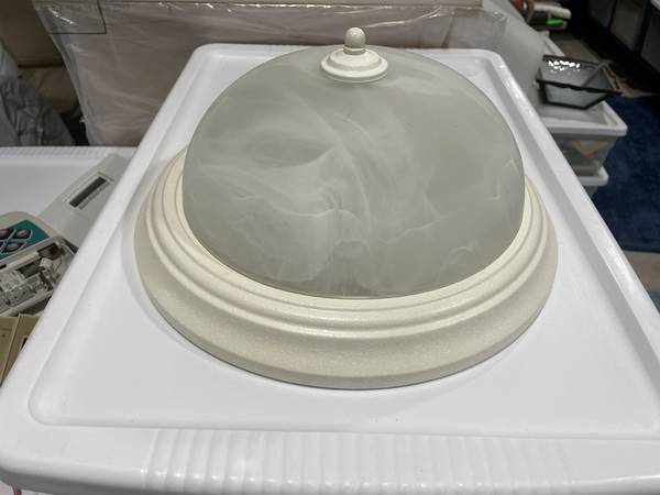 *** Excellent Condition Flush Mount Dome Light *** 1