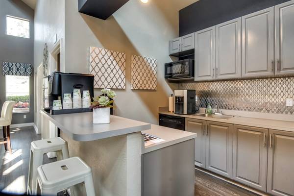 $2,252 / 1br - 650ft2 - Fitness on Demand, Ceiling Fans, Oversized Closets (440 E H St, Chula Vista, CA)63621380322691121