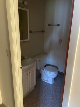 $700.00 / 1br - 750ft2 - 905 Illini Ave63700508785667122