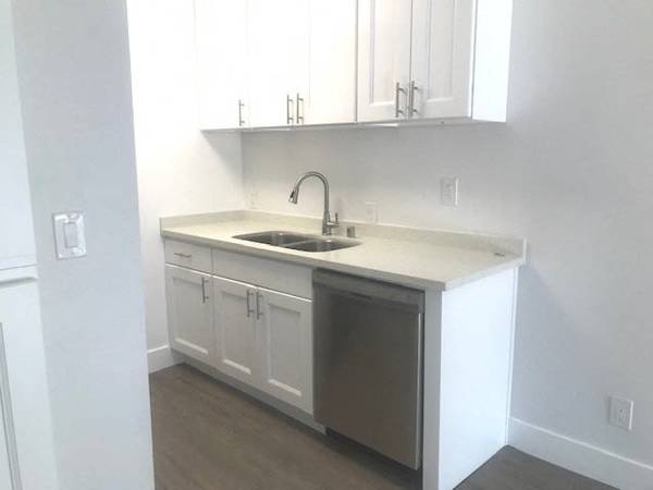 $1,795 / 1br - 600ft2 - Garden Style Community, Walking Distance to Public Schools, Carport (4041 Arch Dr, Studio City, CA)63700939219713124