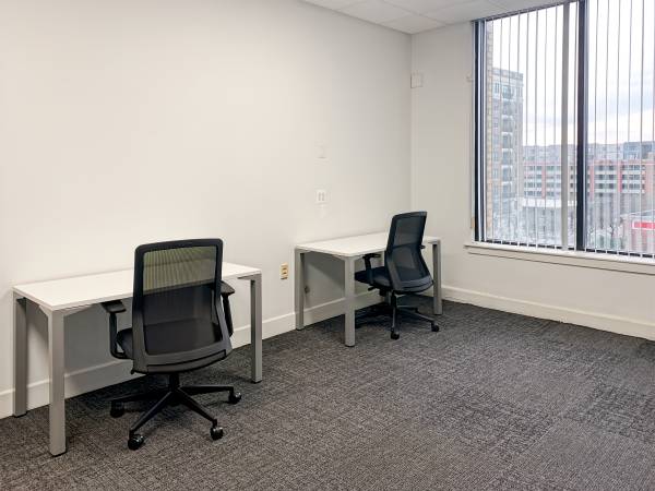 $180 Flexible Desks, Serious Connections 💼✨🤝 (Detroit, MI)63937875510274120