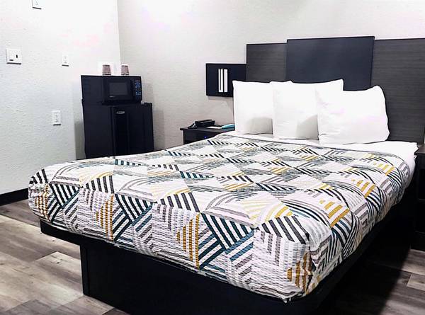 $500 / 1br - NEW WEEKLY RATE - Kids Stay for FREE! All-Inclusive with WIFI, TV, AC (Seattle South)63814661134721122