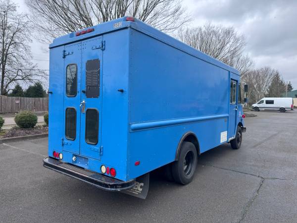 1995 Chevrolet P30 Step Van - Photo 5