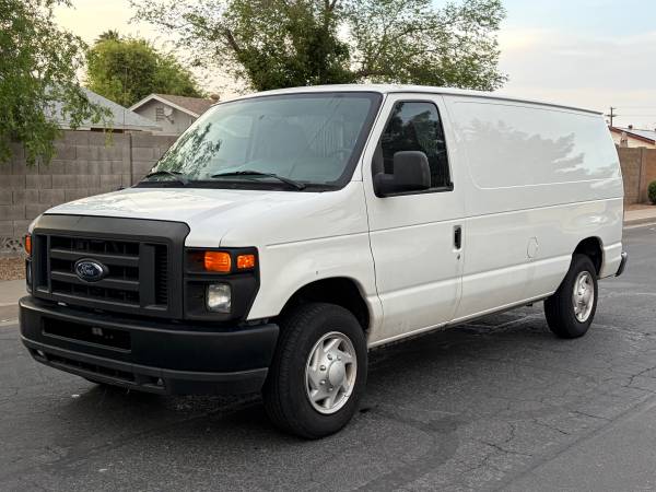 2011 Ford E-Series E-150 - Photo 2