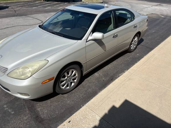 2004 LEXUS ASIENTOS DE CUERO AIRE ACONDICIONADO TECHO SOLAR SOLO 145 MIL MILLAS MÁS NEUMÁTICOS NUEVOS - $3,500 (Indianapolis)63622014638465121