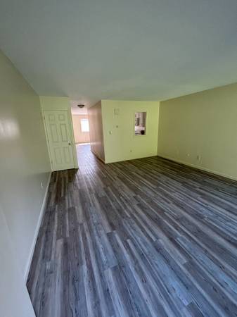 $1,950 / 2br - CASTLE HILL APTS. - 2BR TOWNHOUSE (Base of Mt. Tom) (Holyoke - Base of Mt. Tom)64017045905539122