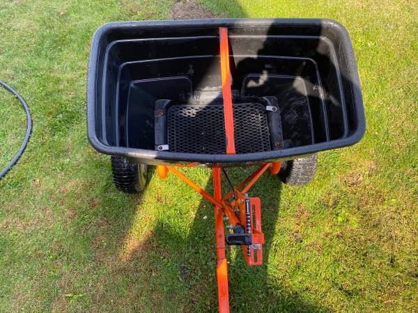 Fertilizer spreader 1