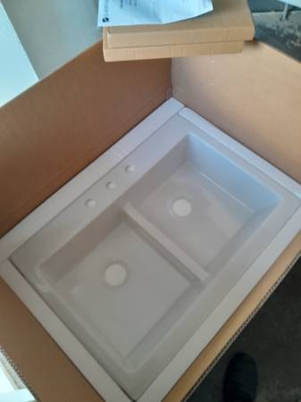 34" Farmhouse Sink, Drop in, Apron Front Brand New in Box 1