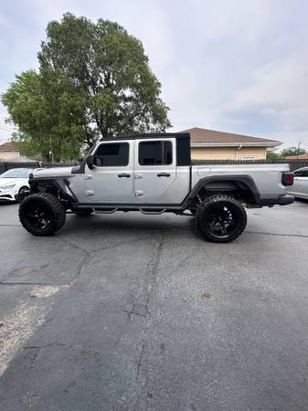 2020 JEEP GLADIATOR SPORT 4X4 - $1,000 (Hammond)63619112336643120