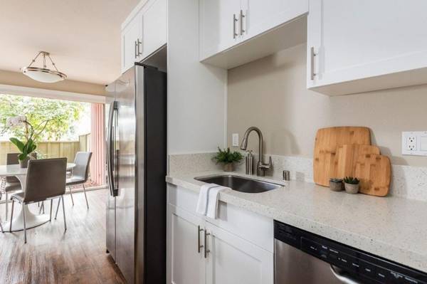 $4,675 / 2br - 1114ft2 - Gourmet Kitchen & Huge Patio – Bay Tree, Two Blocks to Shops! (los gatos)63686085724929122