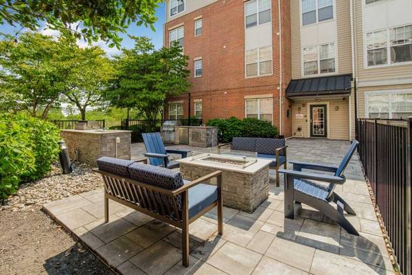 $3,046 / 2br - 1160ft2 - Aire acondicionado, Servicio de paquetería, Casa club de lujo (1301 Wall St W, Lyndhurst, NJ)63676239773699120