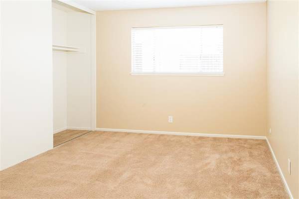 $2,381 / 2br - 885ft2 - Estacionamiento reservado/cubierto (1 por unidad), estufa/horno de gas (Ventura)63800474312835122