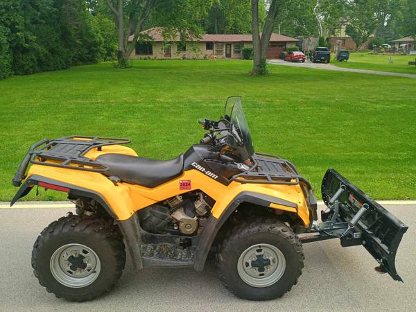 Can Am Outlander con arado(s)... elija uno - $5.000 (Oak Creek)63470634503297120