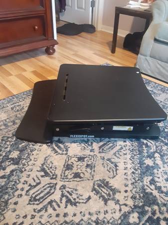 Flexispot ADJUSTABLE standing desk 1