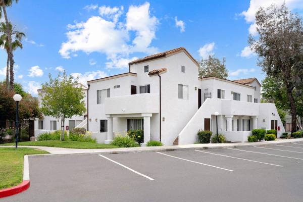 写真 Dishwasher, Euro-Style Cabinets, Fitness Center - apts