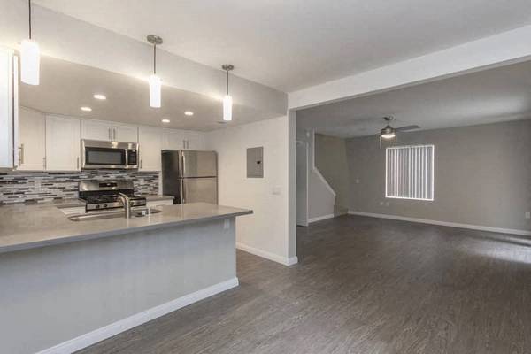 Beautiful 2 Bed / 1 Bath Layout, Tons of Light. Call for a Tour! 1