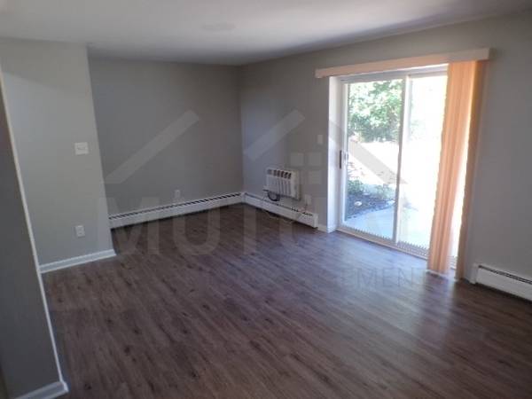 $1,250 / 1br - 1000ft2 - White Lake Townhouse for Lease! (White lake(Huronview))64018942460673121