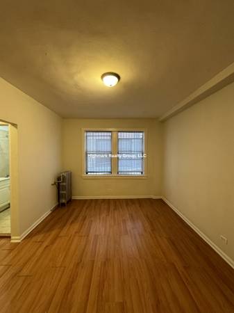 $1,350 ★ Lakeview Studio w/ All Utilities Included – Elevator Building ★ (Lakeview East)63899123881218122