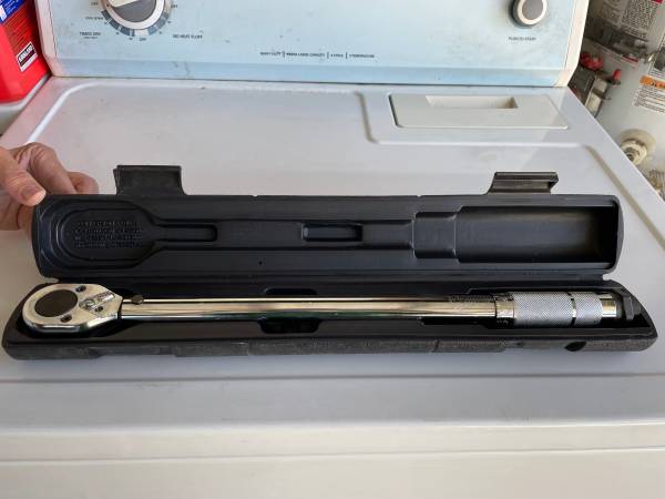 Brand New: Pittsburgh Pro 1/2 inch Click Type Torque Wrench with Case 1
