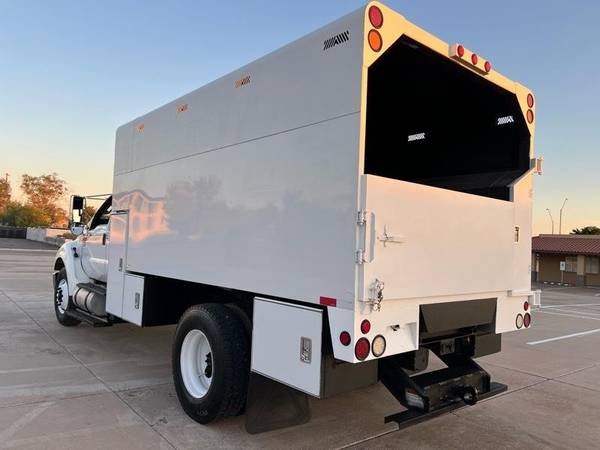 2015 Ford F-750 - Photo 5