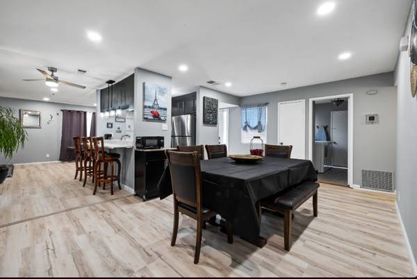 $5900.00 / 3br - 1600ft2 - Quiet Friendly  Neightbor Welcome section 863824145433859123