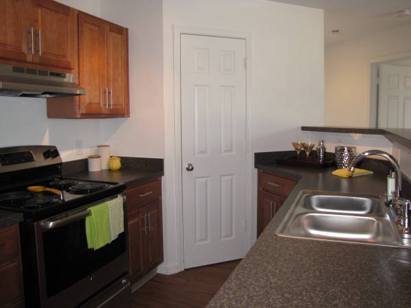2 bed 2 bath renovated unit w/ custom oak cabinets, washer/dryer, etc. 1