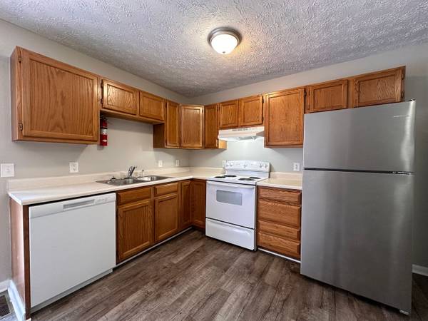 $1,718 / 3br - 1500ft2 - ✨ Spacious 3BR | 2.5BA Trilevel Townhouse at Lakeland Hills – Availabl (Jefferson City)63815667368193122
