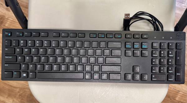 External slim Dell USB keyboard - Excellent condition! 1