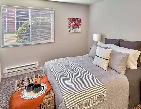 $2,099 / 2br - 819ft2 - Dreams find their home here: Book our sought-after 2 BR, 1 BA now! (Mountlake Terrace - Town Center at Lake Forest Park)63688278132865121