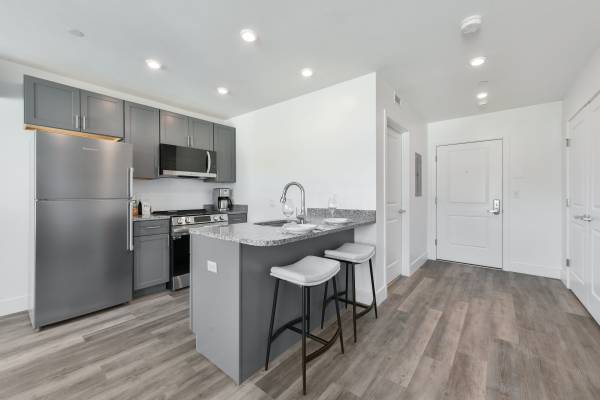 $1,675 / 9999ft2 - LYNN/BOSTON LOW MOVE IN COSTS! NOW RENTING AREA'S NEWEST DEVELOPMENT63856553036673121