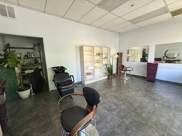 $1,300 Store front Space in Downtown Davis with private parking lot (Davis)63900565653379122