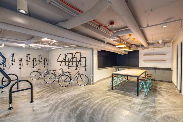 $2,150 / 475 pies² - Interiores elegantes y modernos con lavadora y secadora en la unidad en Nightingale (Garaje)63850639848065122