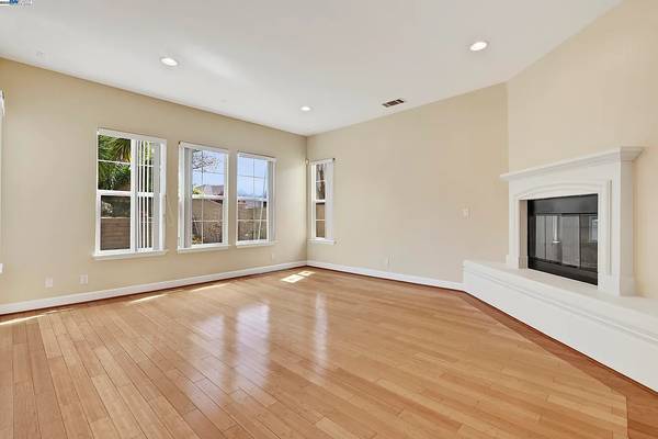 $6,995 / 5br - 4615ft2 - SAN RAMON, EXEC 5BR/4.5BA, 4615sf, cerca de todas las escuelas. MASCOTAS PERMITIDAS (danville / san ramon)63667905540099124