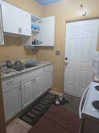 $750 / 3br - Room for rent furnished or not (210 s c street)64051007596545122